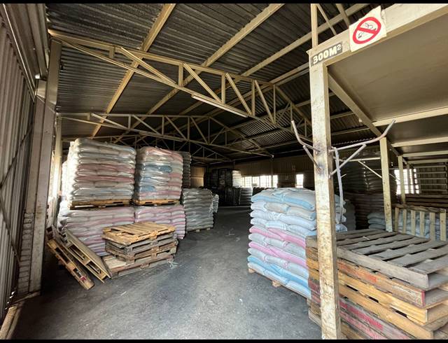 1,100M² WAREHOUSE FOR SALE IN NEW ERA